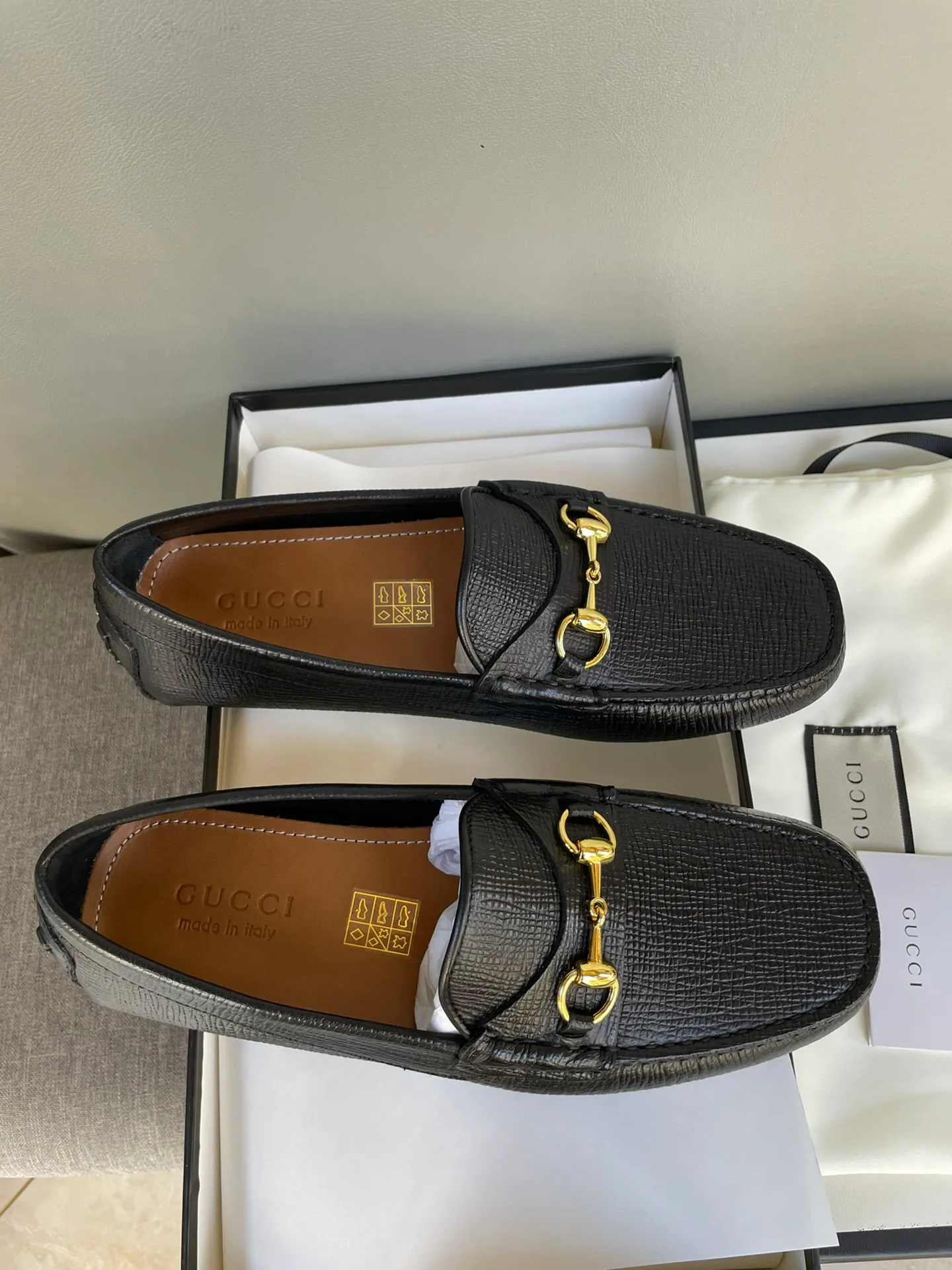 Batch 740💰[strong][strong][strong] Original order quality, new counter styles synchronized, Gucci counter new styles, handmade men's driving shoes, bean shoes, slip-on shoes, lazy shoes, exquisite hand-stitching, workmanship details comparable to the counters, Italian imported cowhide, water-dyed cowhide lining, tree paste leather feet, sweat-absorbent and odor-proof, off-white, black 39-44, large quantity in stock (38, 45 custom-made)